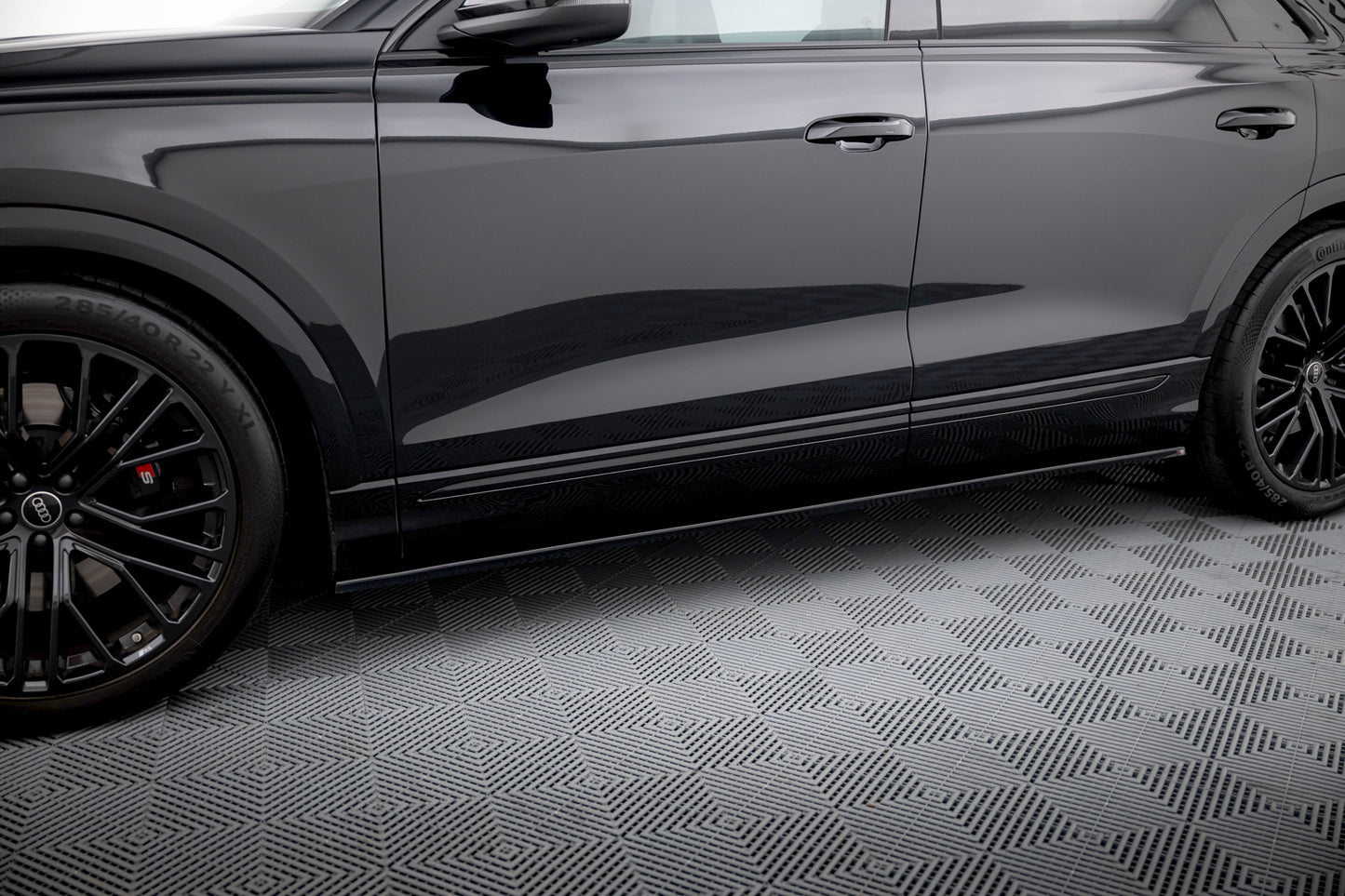 Sideskørter diffuser V.1 Audi Q8 S-line / SQ8 Mk1 Facelift