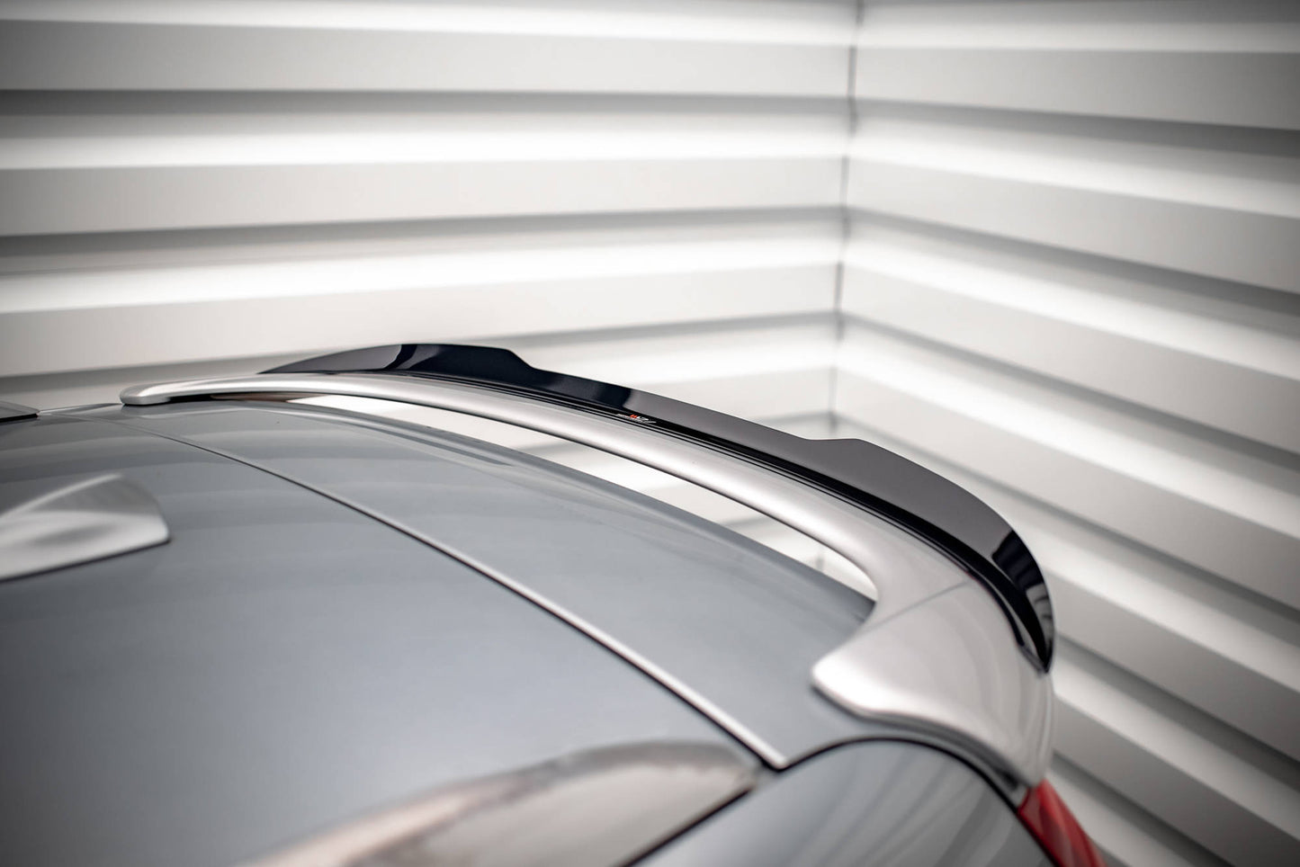 Spoiler cap V.2 Volvo V70 Mk3