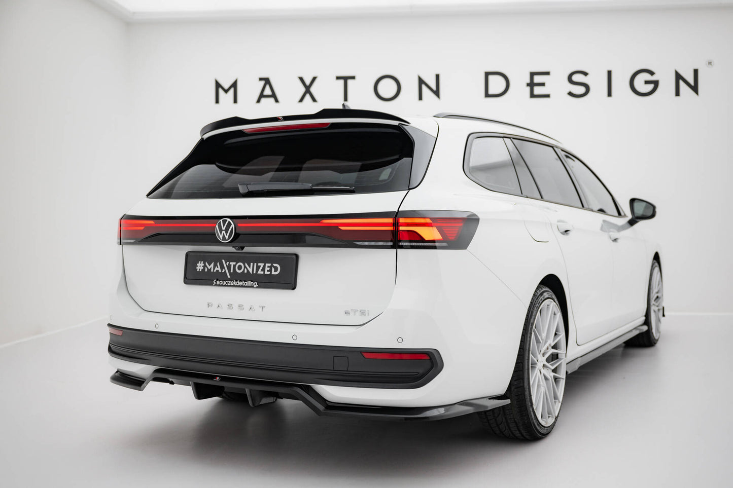 Spoiler cap Volkswagen Passat B9