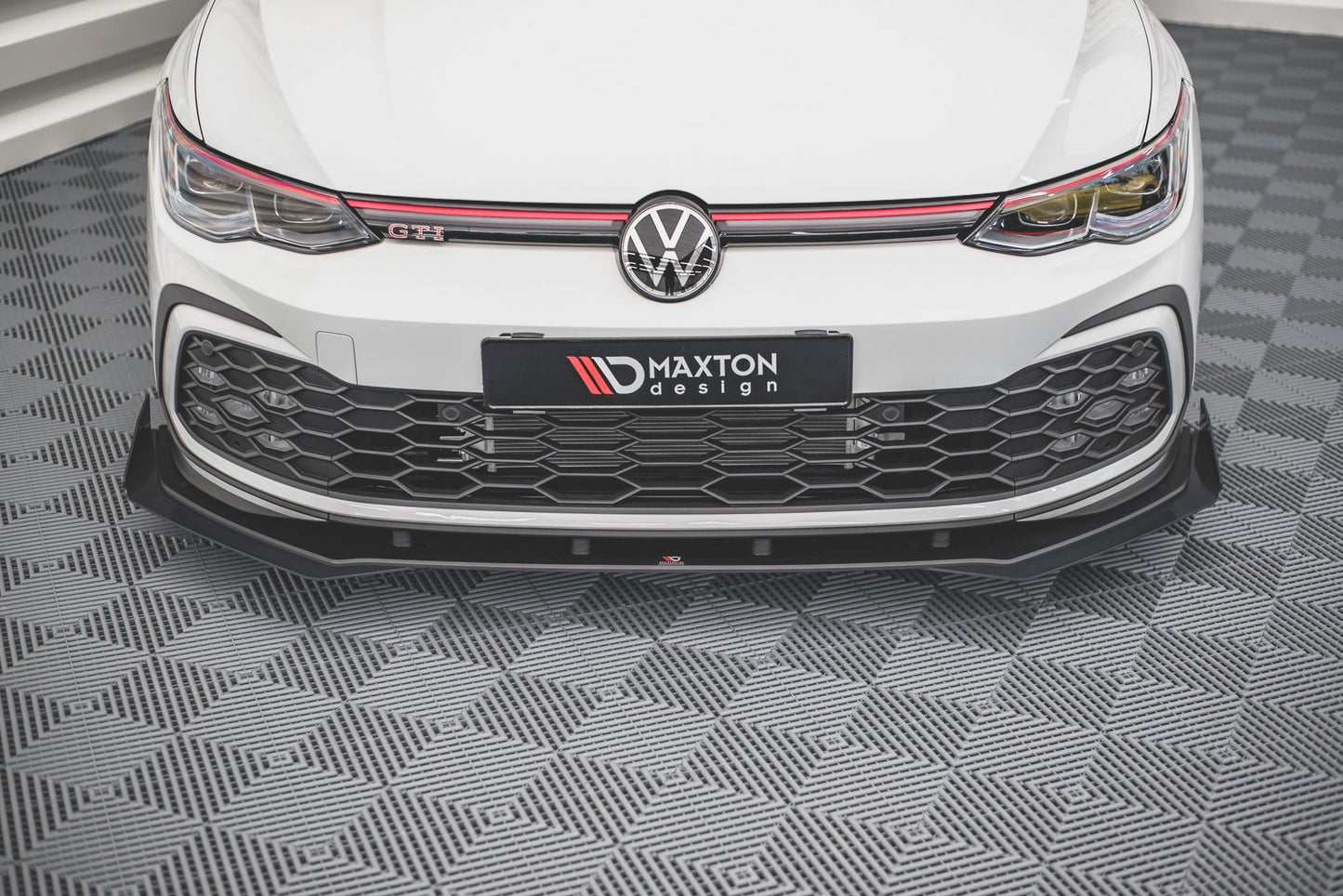 Forreste splitter Street Pro + Flaps Volkswagen Golf GTI / GTE / GTD / R-Line Mk8