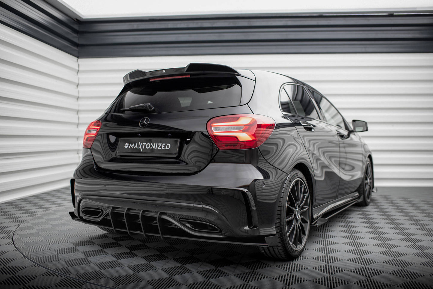 Bagerste sidesplitter Street Pro + Flaps Mercedes-Benz A AMG-Line W176 Facelift