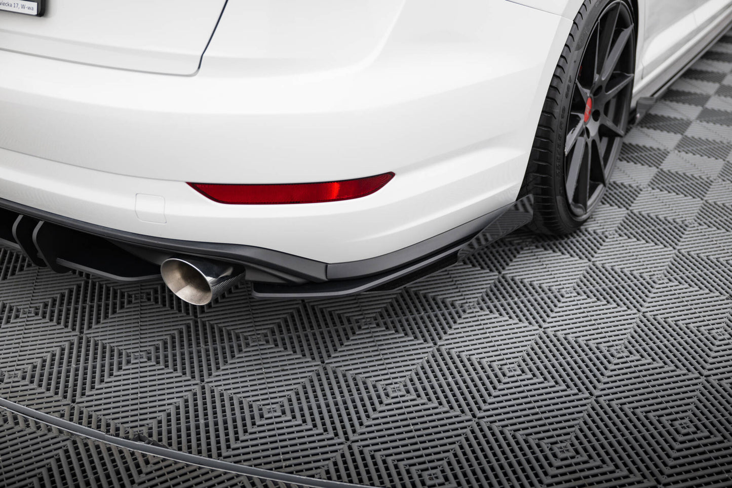 Bagerste sidesplitter Street Pro + Flaps Volkswagen Jetta GLI Mk7