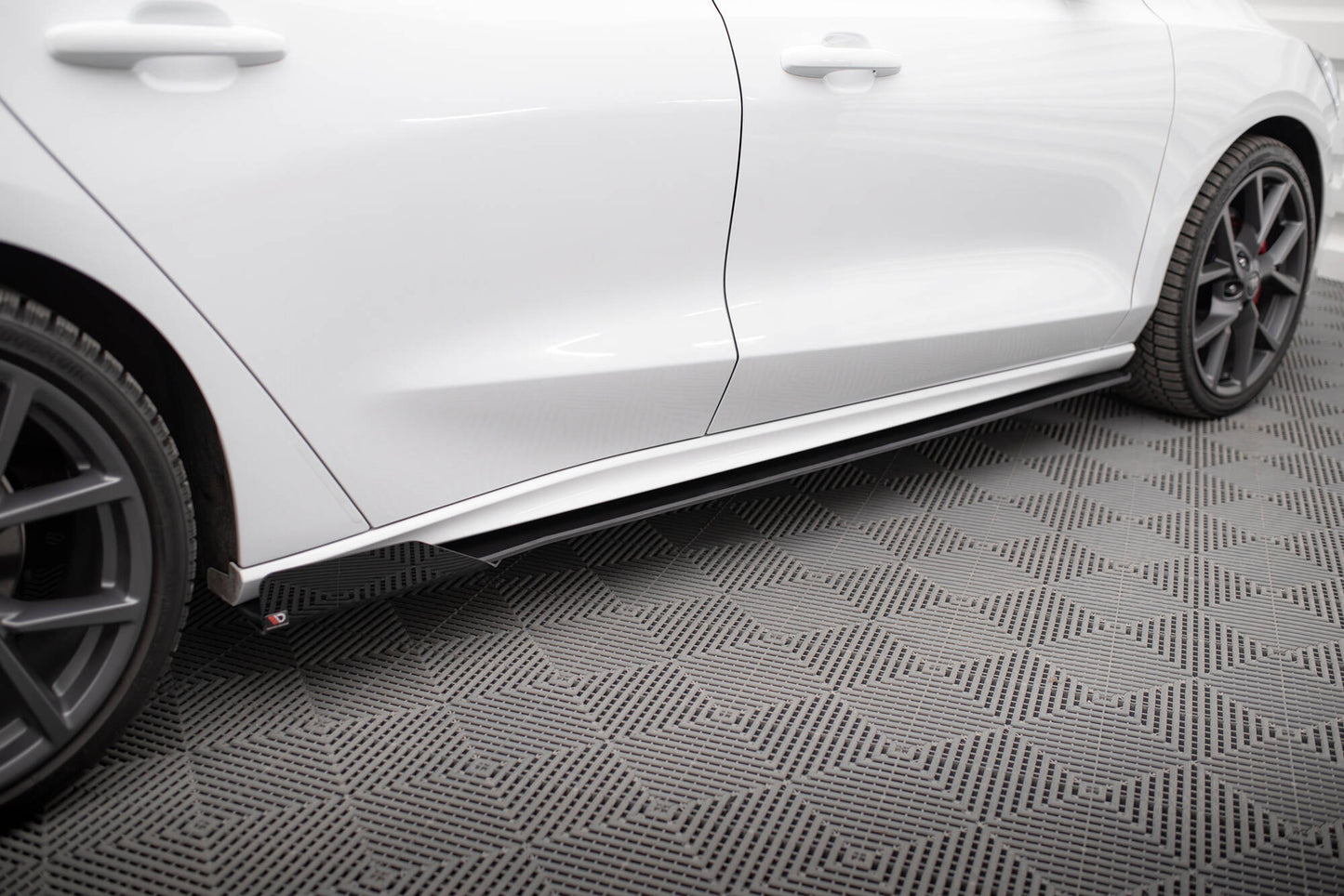 Sideskørter diffuser Street Pro + Flaps Ford Focus ST / ST-Line Mk4