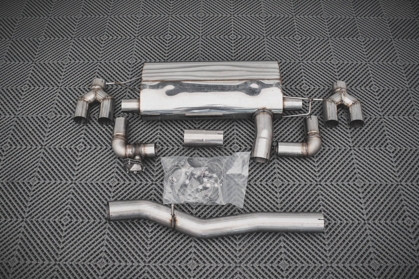 kulfiber Bagerste diffuser Prepreg V.1 + Milltek Sport Exhaust BMW 1 F40 M135i