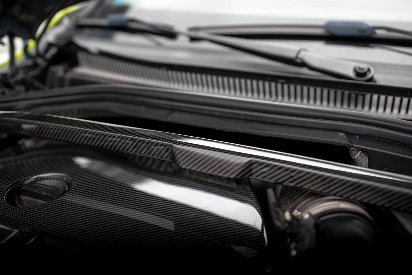 kulfiber Strut Bar Cover BMW 1 F40 M135i