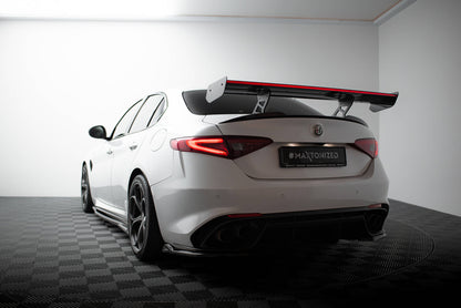 Spoiler kulfiber + LED Alfa Romeo Giulia Quadrifoglio