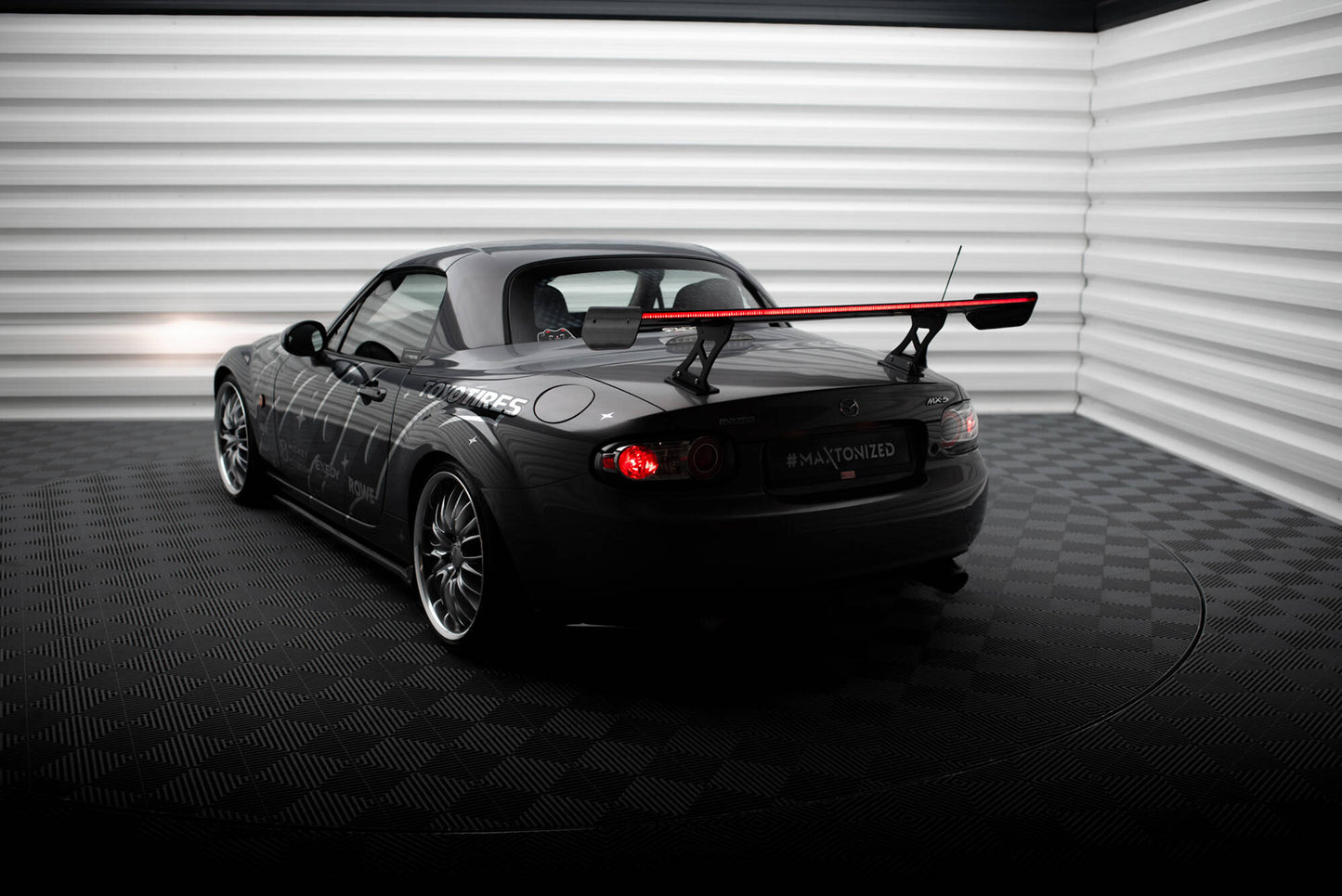 Spoiler kulfiber + LED Mazda MX5 Hardtop NC(MK3)
