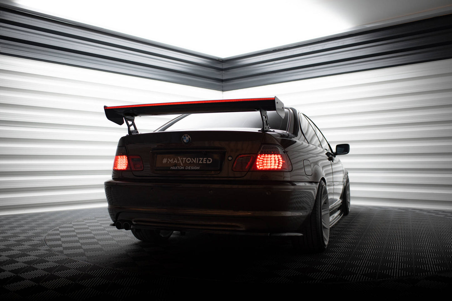 Spoiler kulfiber med Udvendige beslag Stående + LED BMW 3 Coupe E46