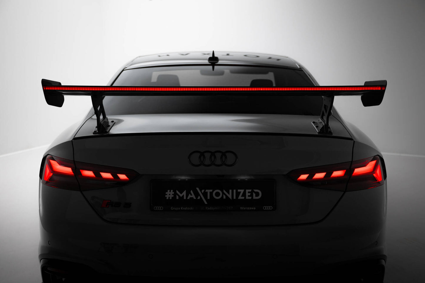 Spoiler kulfiber med Udvendige beslag Stående V.2 + LED Audi A5 / A5 S-Line / S5 / RS5 Coupe F5 / F5 Facelift