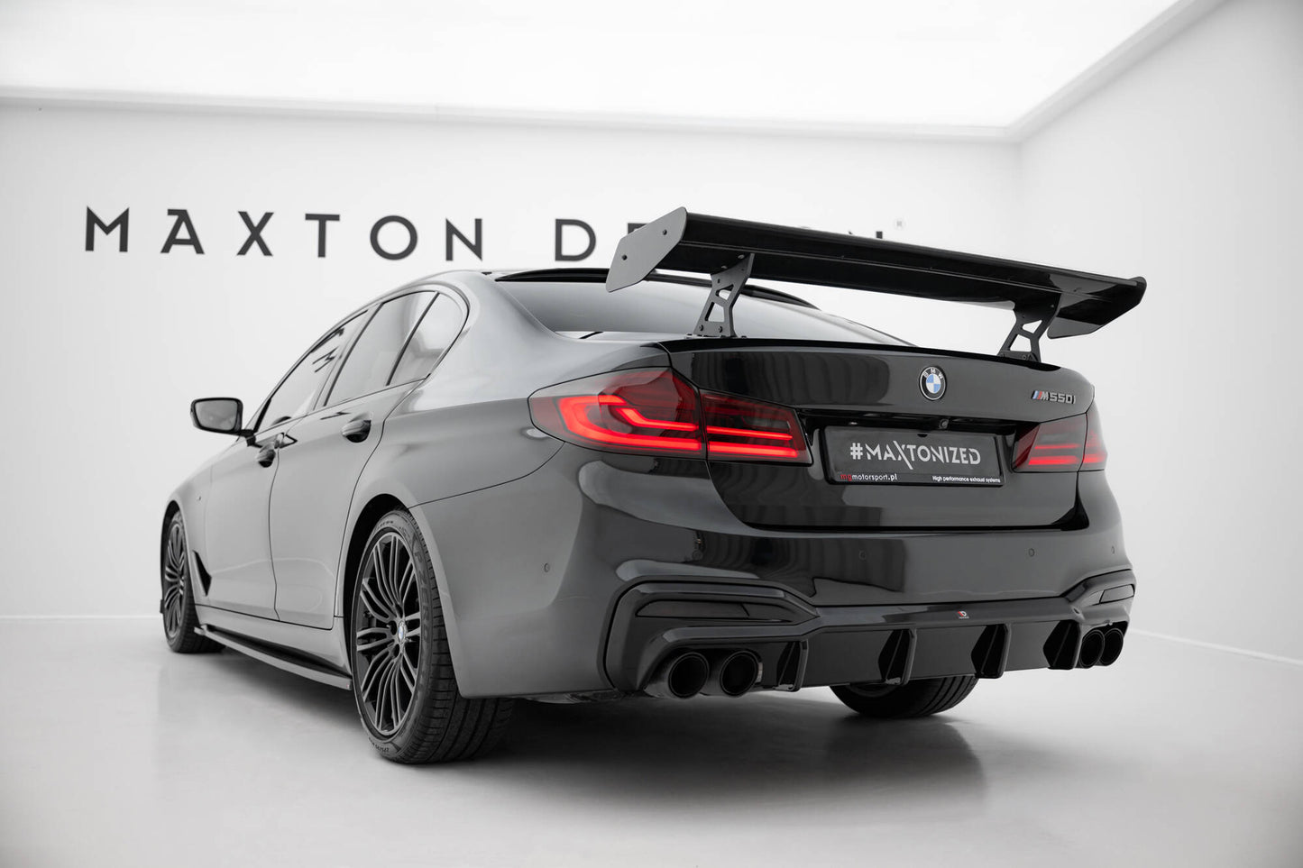 Spoiler kulfiber med Internal Brackets Uprights BMW 5 / M5 Sedan G30 / F90