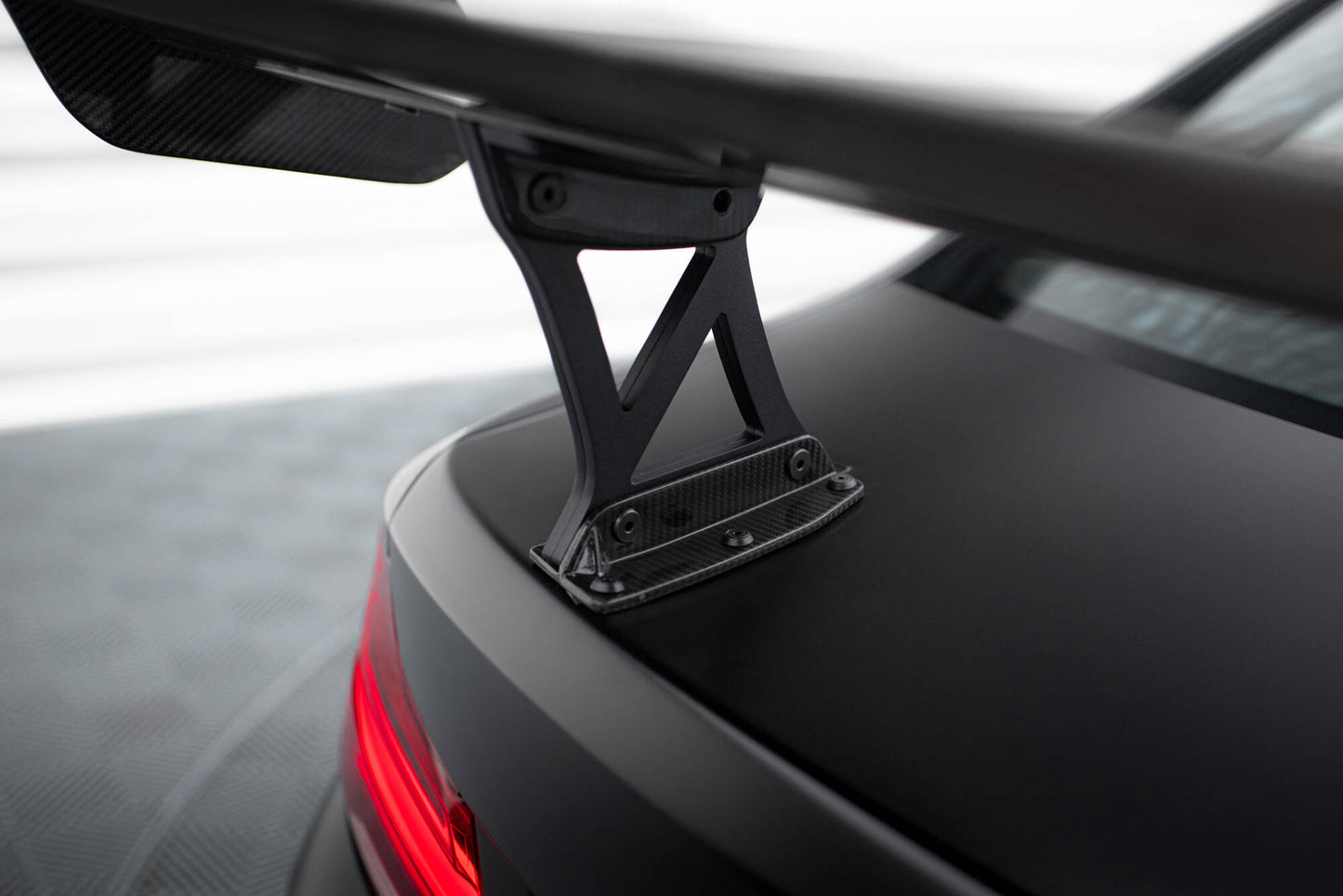 Spoiler kulfiber med Internal Brackets Uprights BMW M2 F87 / 2 / 2 M-Pack F22