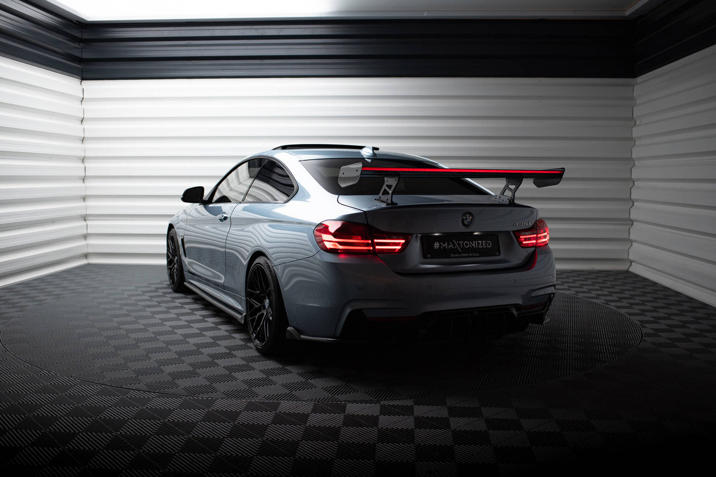 Spoiler kulfiber med Internal Brackets Uprights + LED BMW 4 F32 / 4 F32 M-Pack Coupe