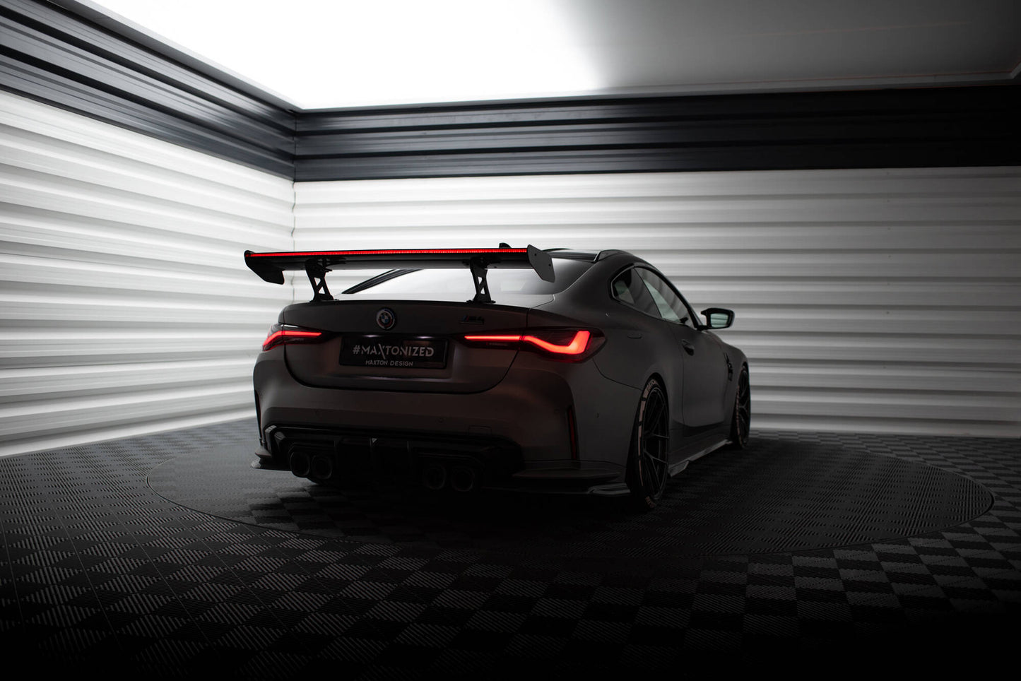 Spoiler kulfiber med Internal Brackets Uprights + LED BMW M4 G82 / G82 Facelift / M440i / 4 M-Pack G22 / G22 Facelift