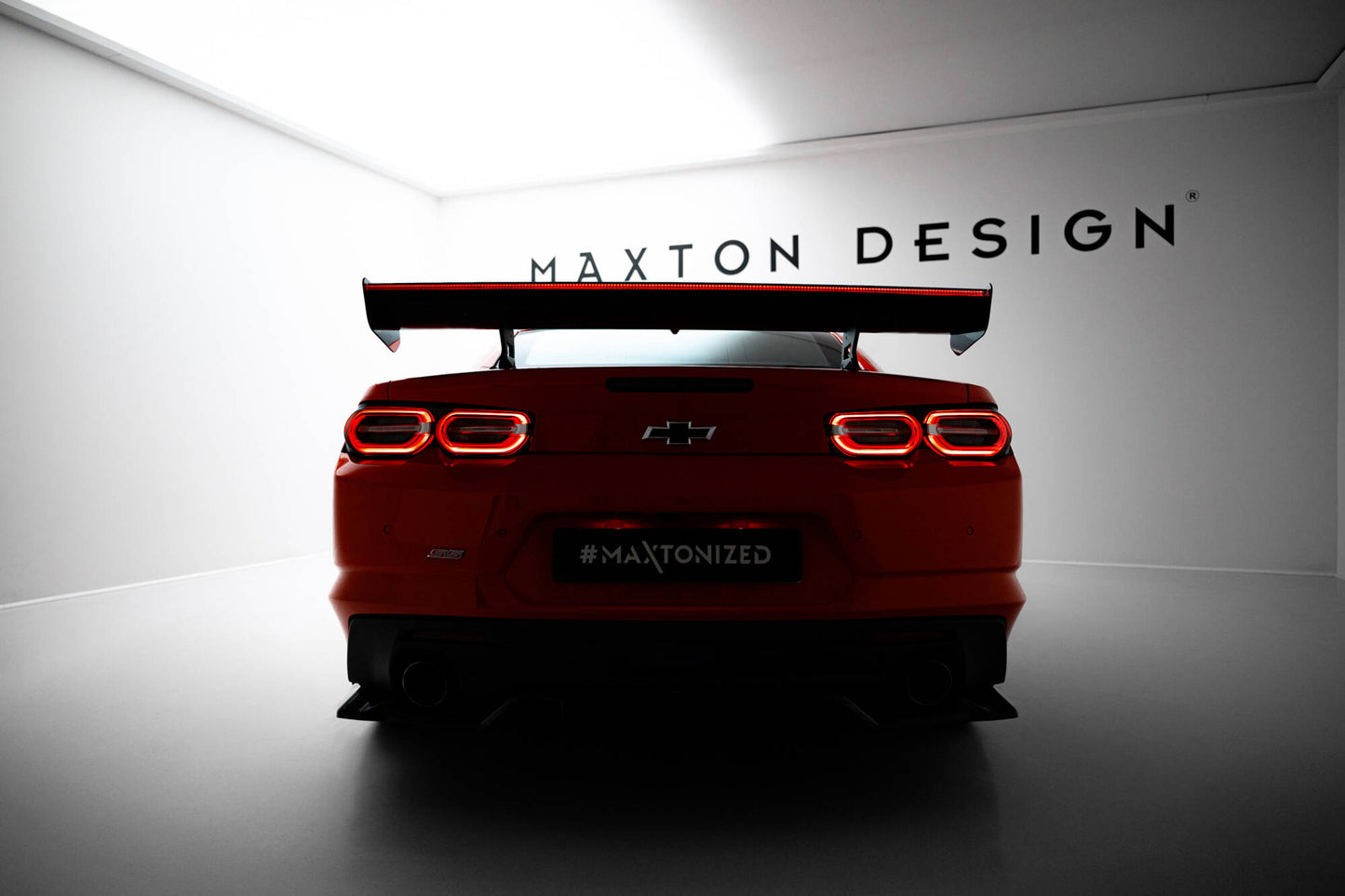 Spoiler kulfiber med Internal Brackets Uprights + LED Chevrolet Camaro SS Mk6 Facelift