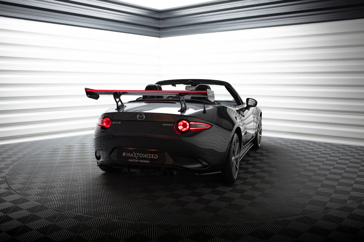 Spoiler kulfiber med Internal Brackets Uprights + LED Mazda MX-5 ND (Mk4)