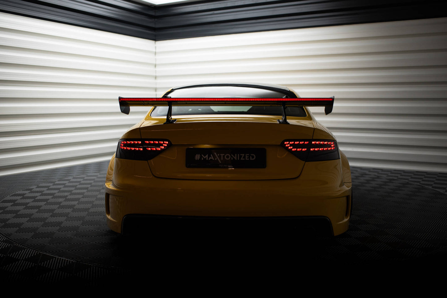 Spoiler kulfiber med Øverste Swan Mounting + LED Audi A5 Coupe 8T
