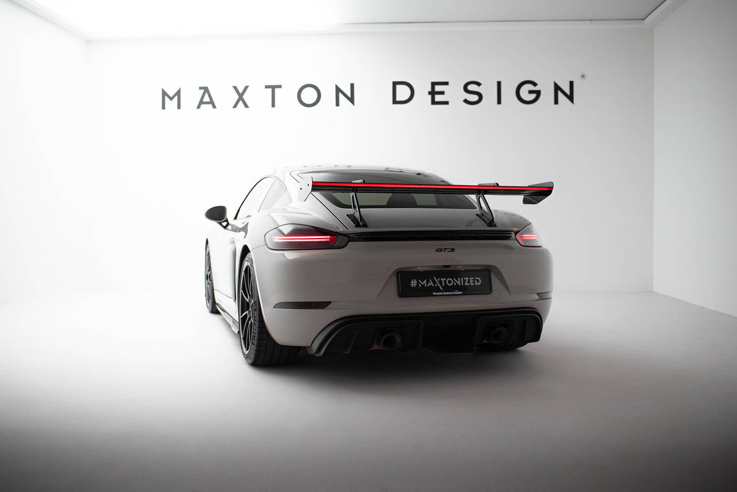 Spoiler kulfiber med Øverste Swan Mounting V.1 + LED Porsche 718 Cayman 982c