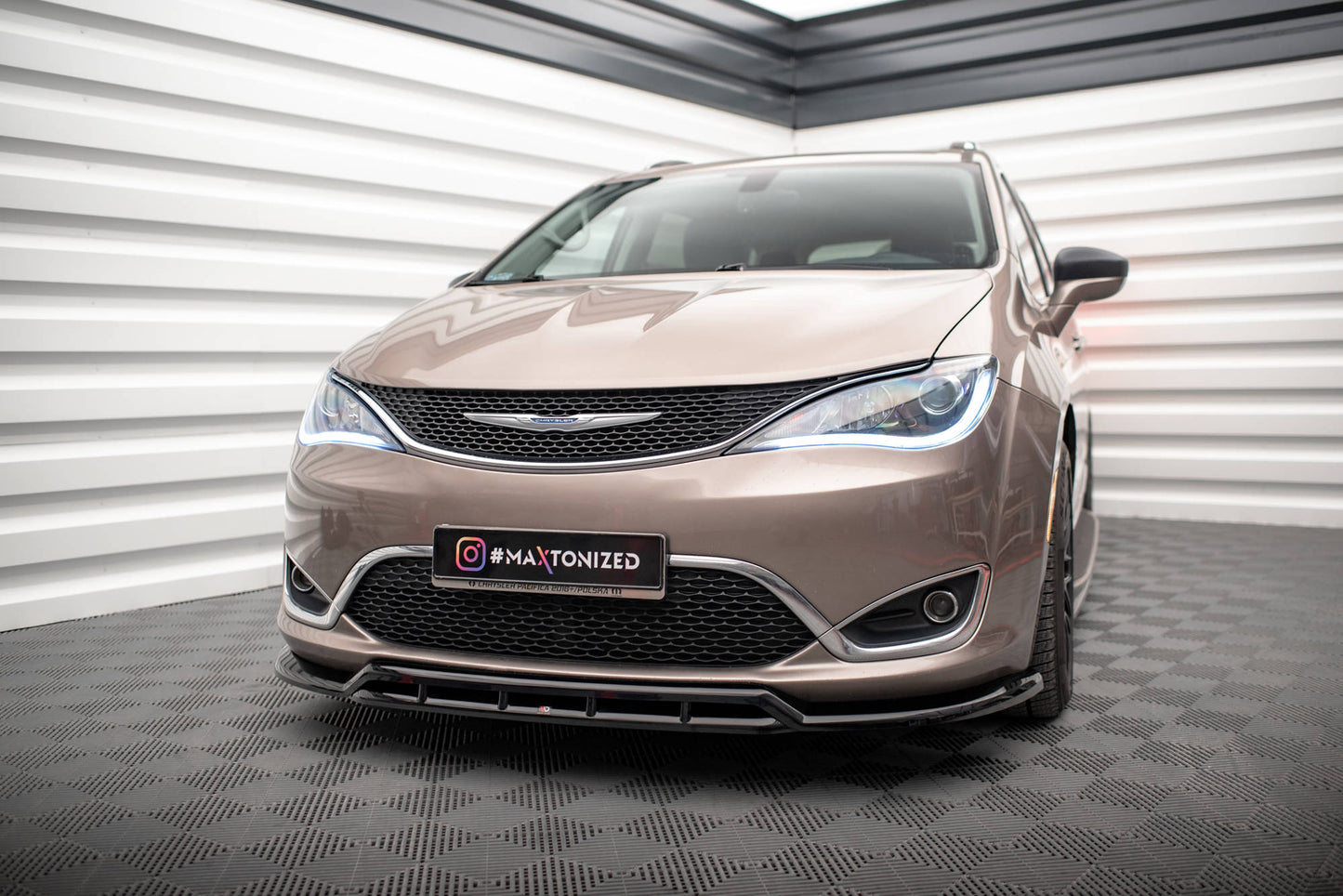 Forreste splitter Chrysler Pacifica Mk2