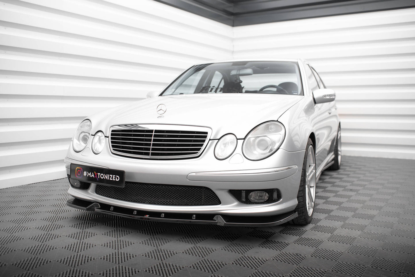 Forreste splitter Mercedes-Benz E 55 AMG W211