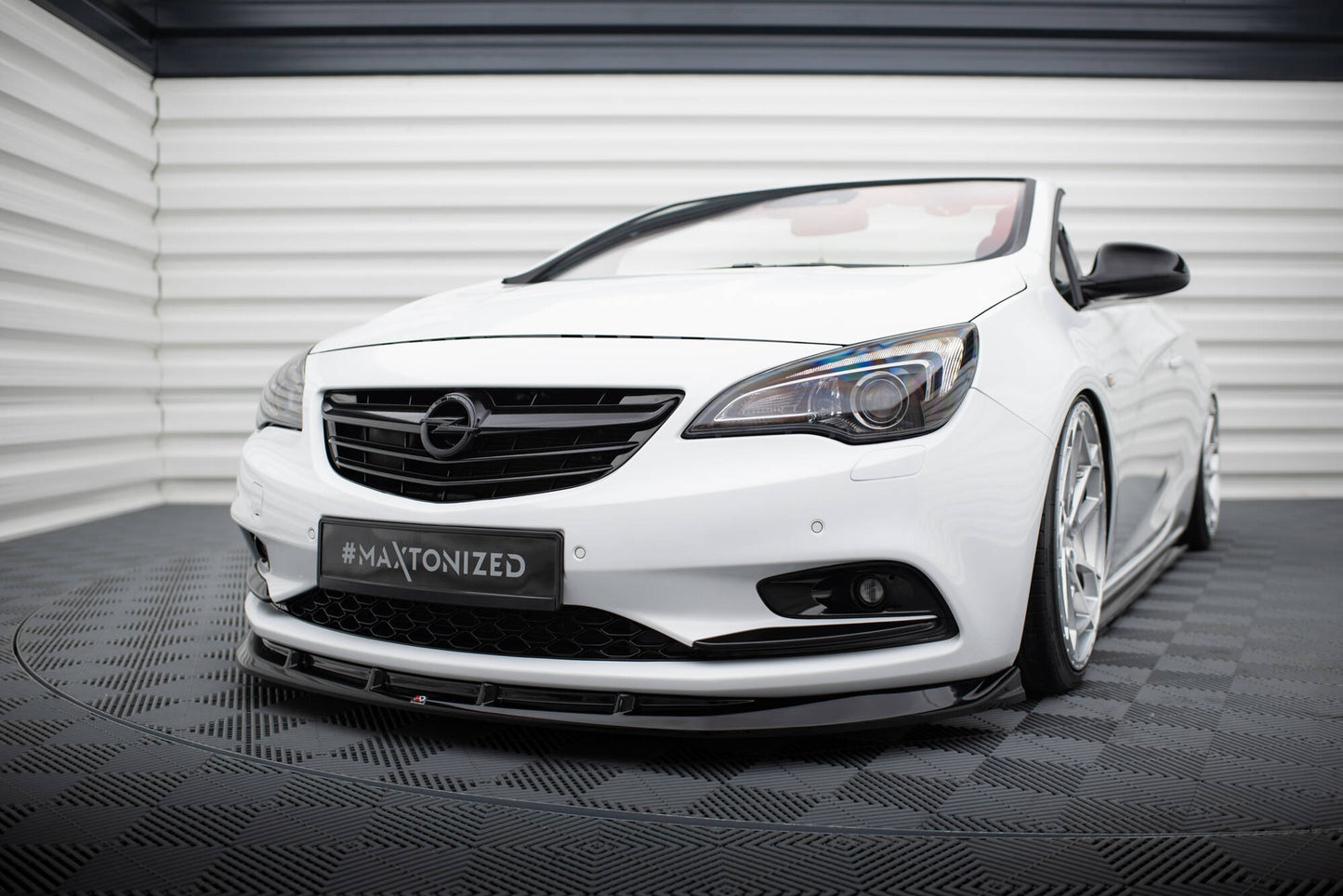 Forreste splitter Opel Cascada