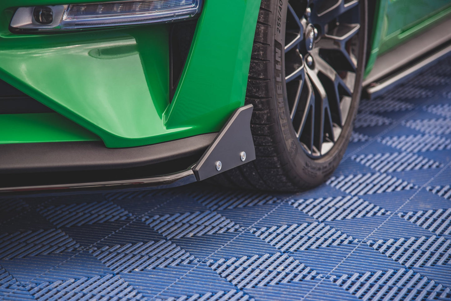 Forreste splitter V.1 + Flaps Ford Mustang GT Mk6 Facelift