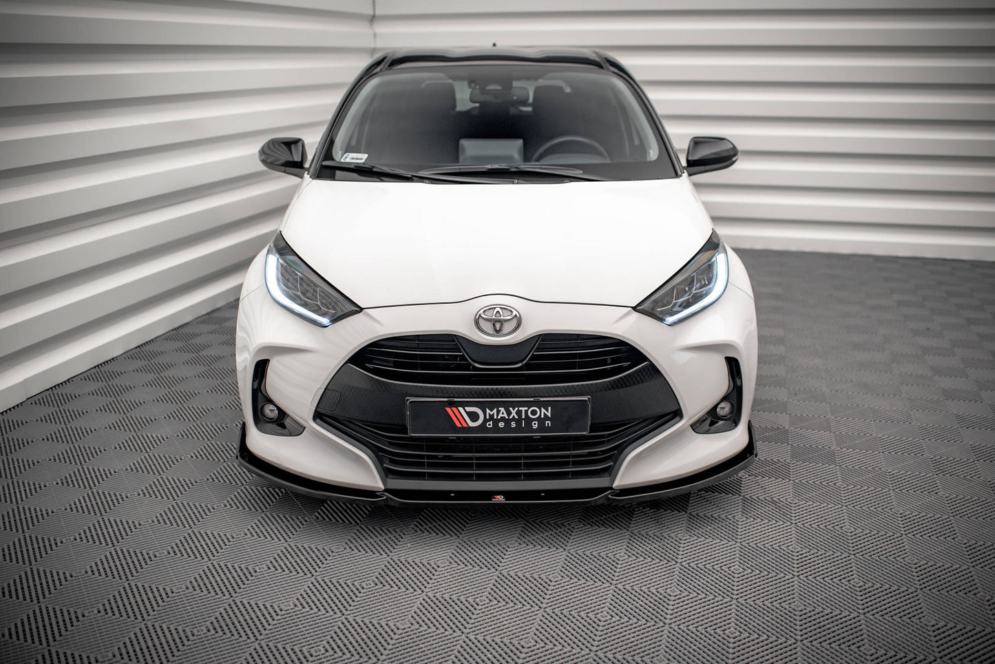 Forreste splitter V.1 + Flaps Toyota Yaris Mk4