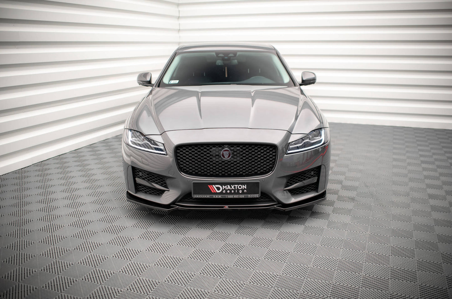 Forreste splitter V.1 Jaguar XF R-Sport Mk2