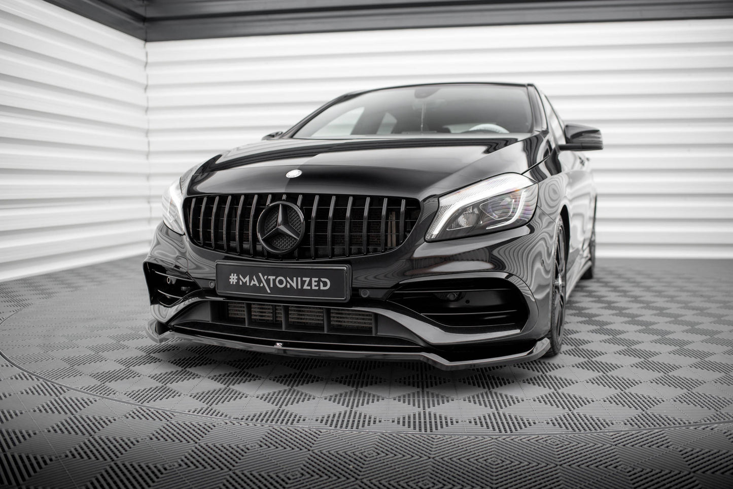 Forreste splitter V.1 Mercedes-Benz A AMG-Line W176 Facelift