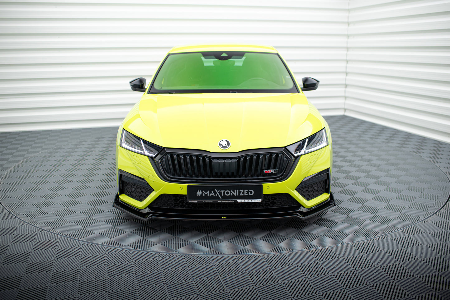 Forreste splitter V.2 + Flaps Skoda Octavia RS Mk4