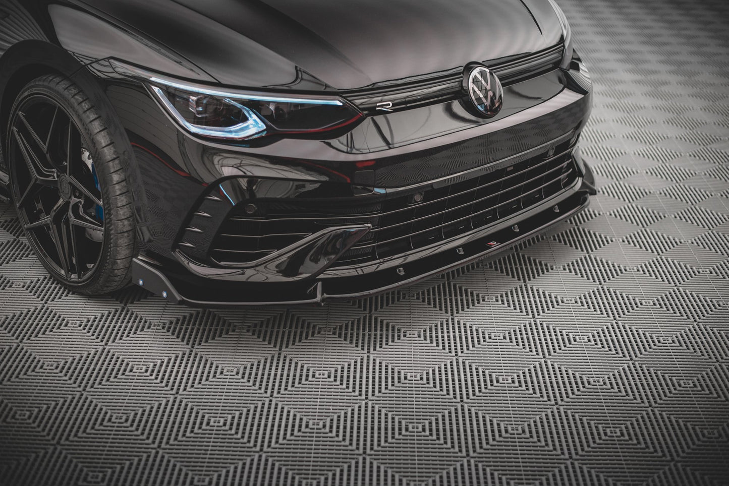 Forreste splitter V.2 + Flaps Volkswagen Golf R Mk8