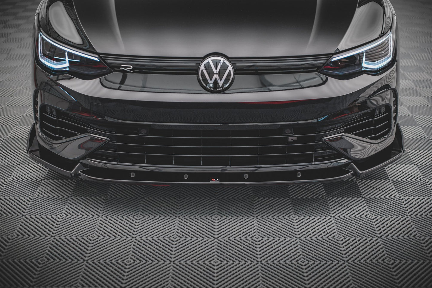 Forreste splitter V.2 + Flaps Volkswagen Golf R Mk8