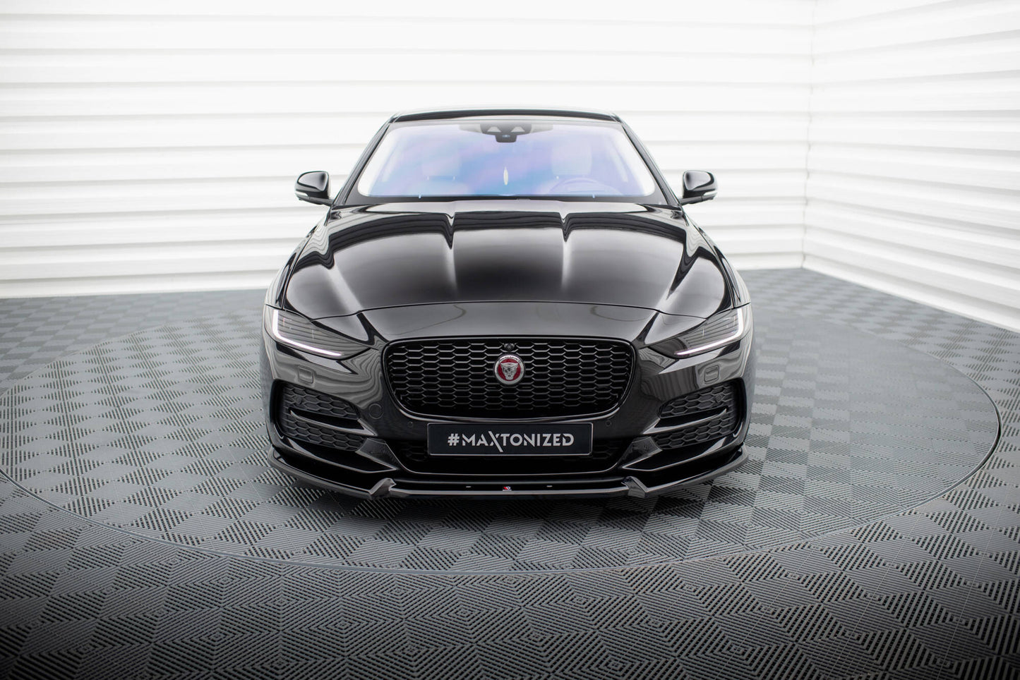 Forreste splitter V.2 Jaguar XE X760 Facelift