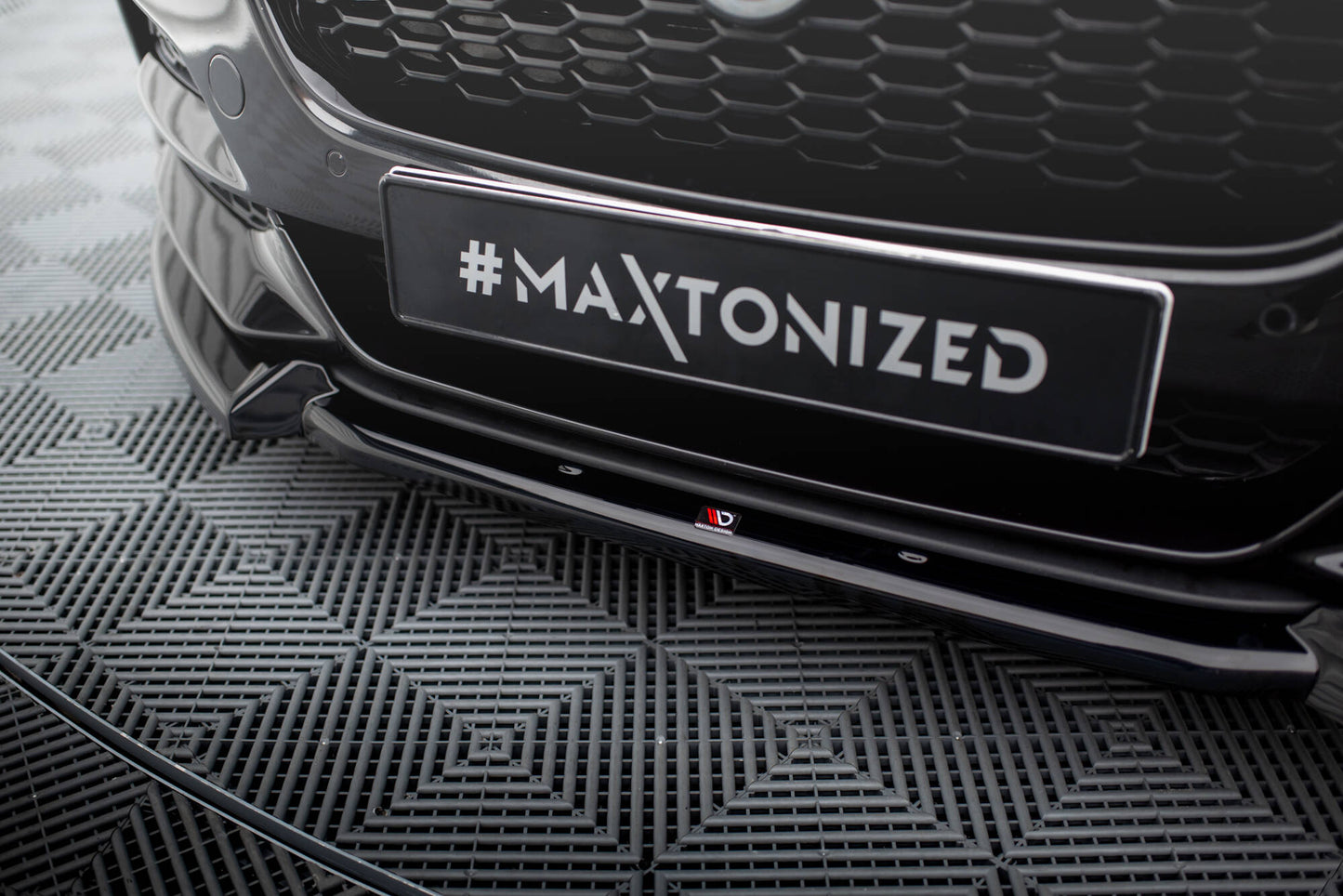 Forreste splitter V.2 Jaguar XE X760 Facelift