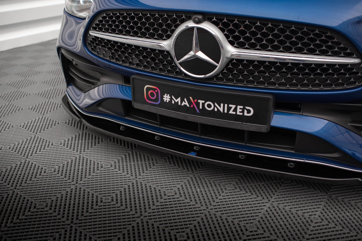 Forreste splitter V.2 Mercedes-Benz C AMG-Line / 43 AMG W206