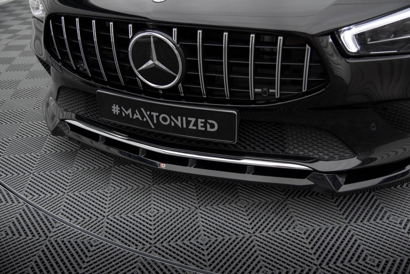 Forreste splitter V.2 Mercedes-Benz CLA C118