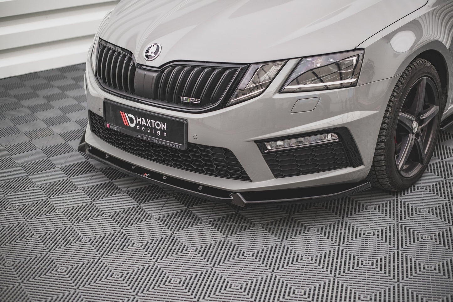 Forreste splitter V.2 Skoda Octavia RS Mk3 Facelift