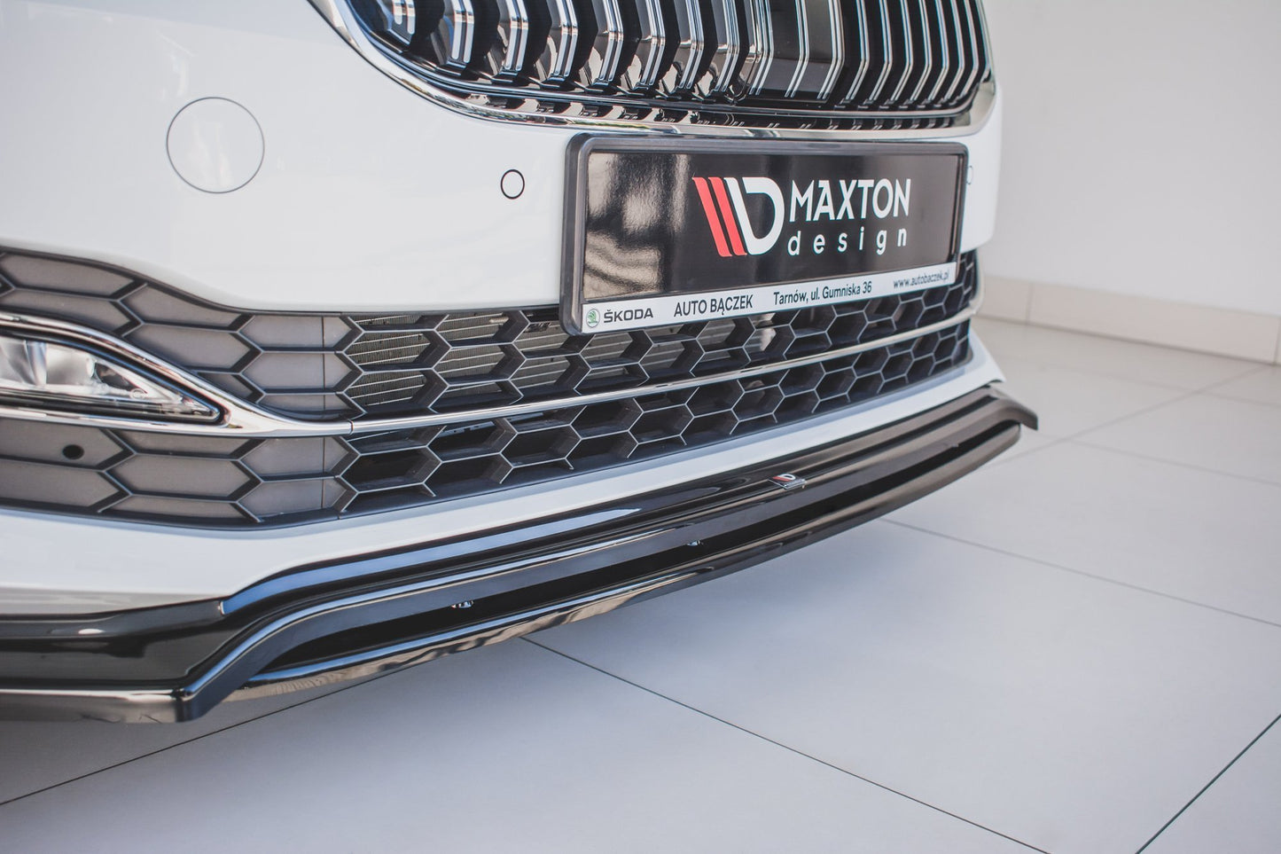 Forreste splitter V.3 Skoda Superb Liftback / Combi Mk3 Facelift