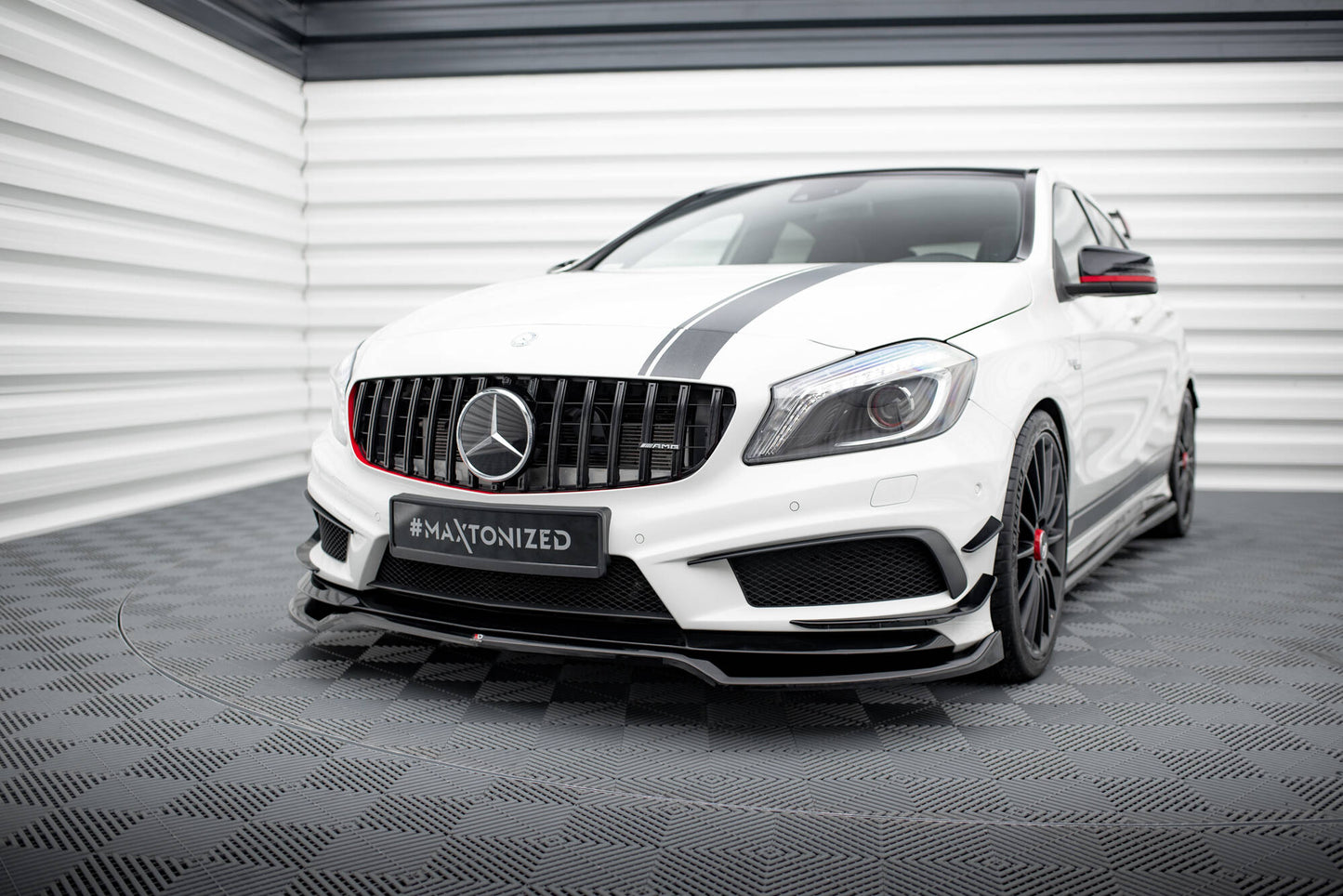 Forreste splitter V.4 Mercedes-Benz A45 AMG W176