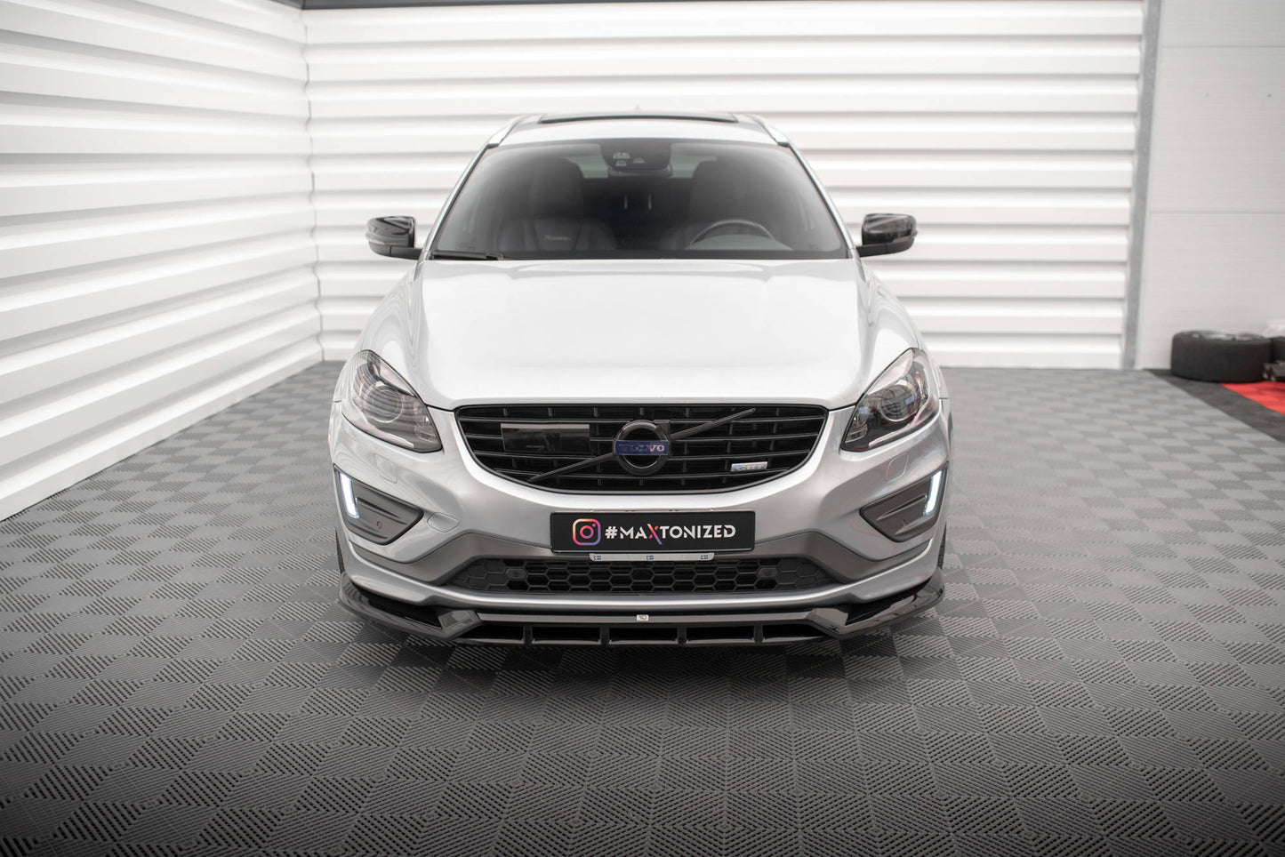 Forreste splitter Volvo XC60 R-Design Mk1 Facelift