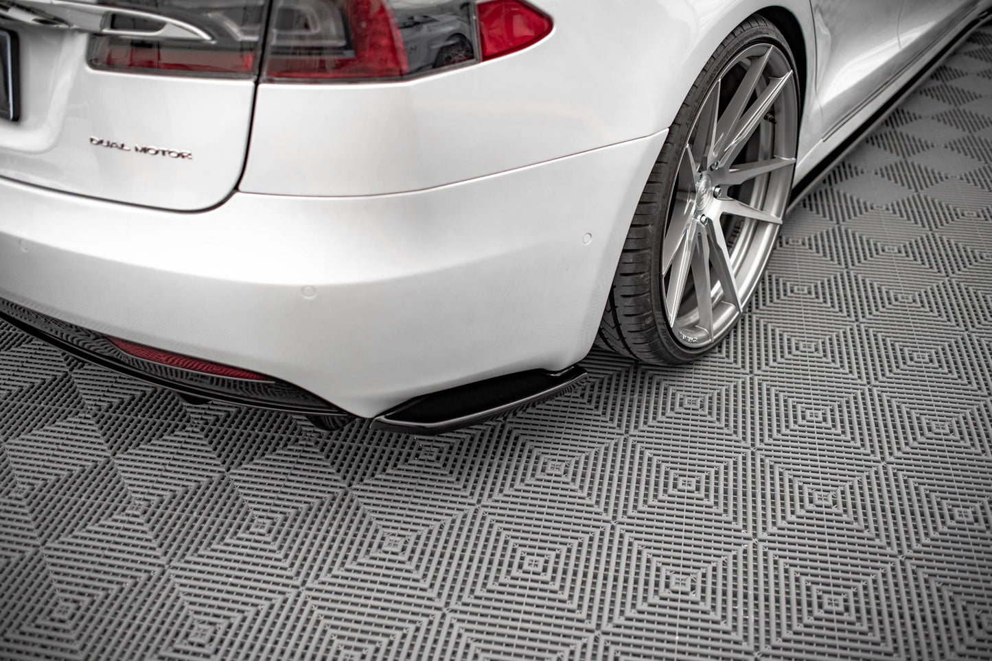 Bagerste sidesplitter Tesla Model S Facelift