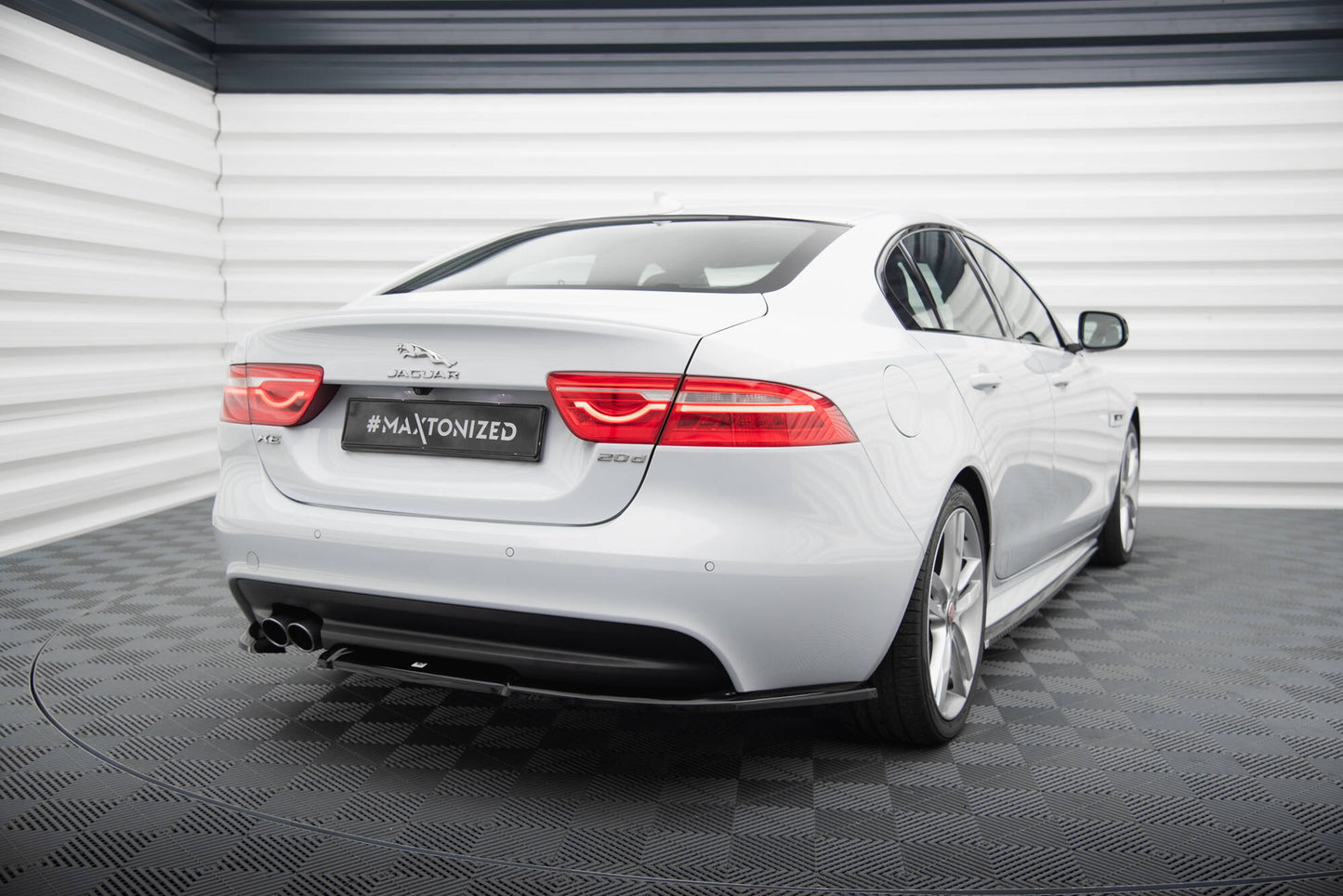 Bagerste sidesplitter Jaguar XE R-Sport X760