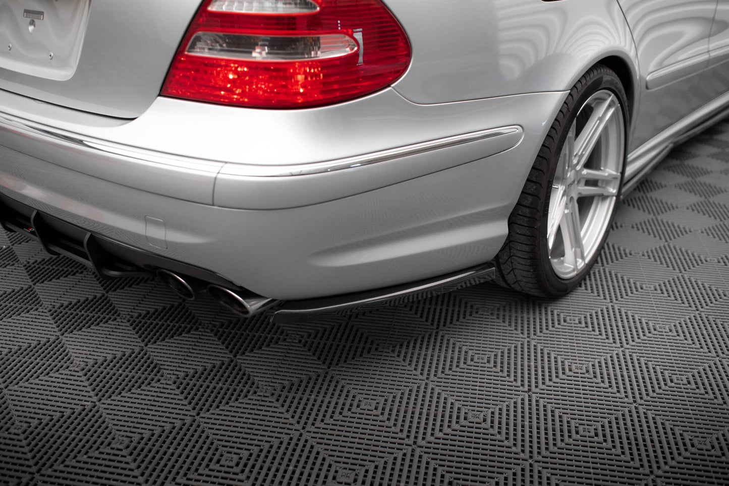 Bagerste sidesplitter Mercedes-Benz E 55 AMG W211