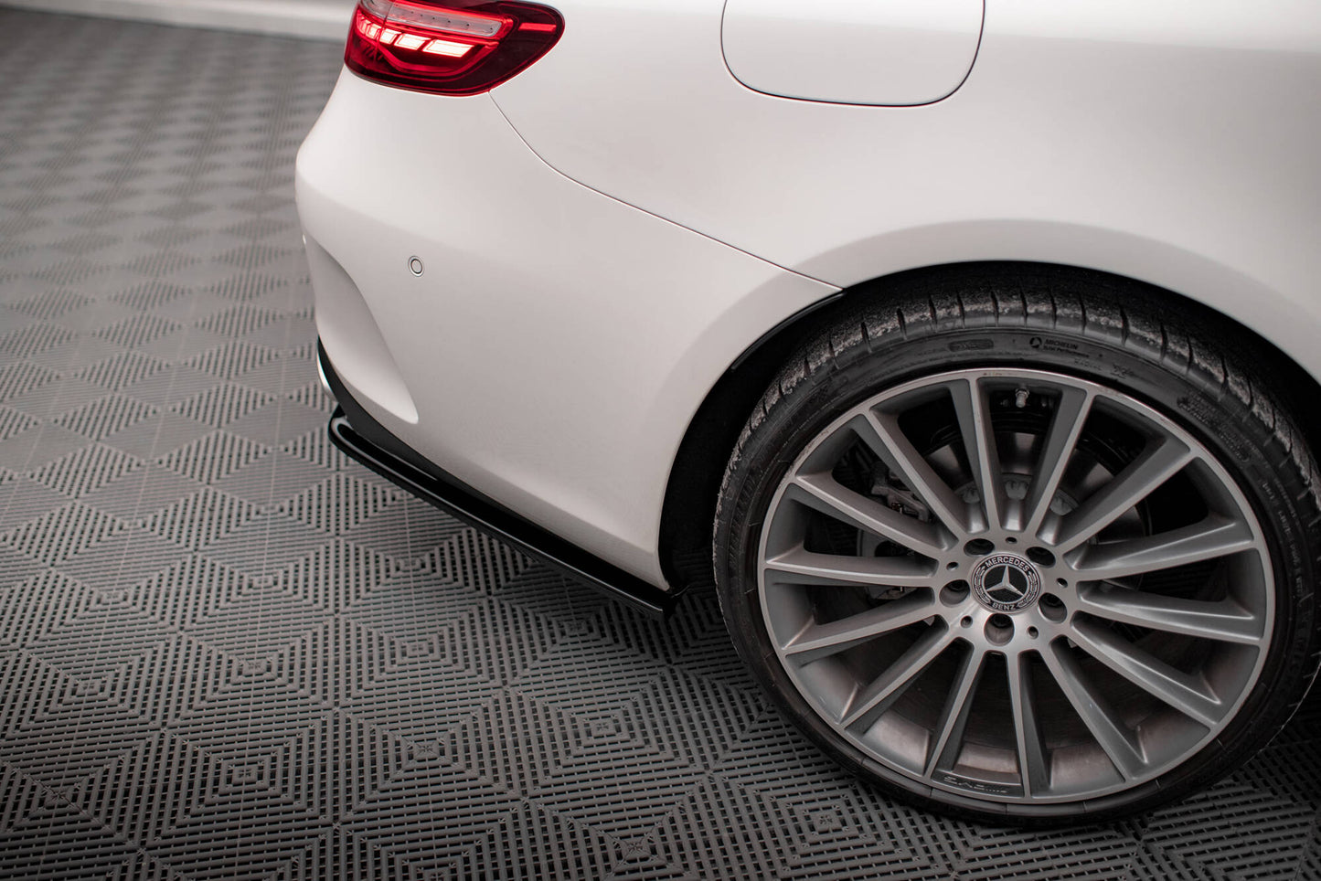 Bagerste sidesplitter Mercedes-Benz E-Class W213 Coupe(C238) / Cabriolet (A238) AMG-Line
