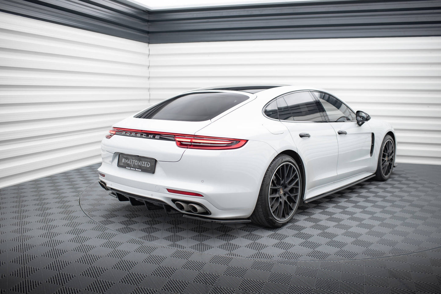 Bagerste sidesplitter Porsche Panamera GTS 971