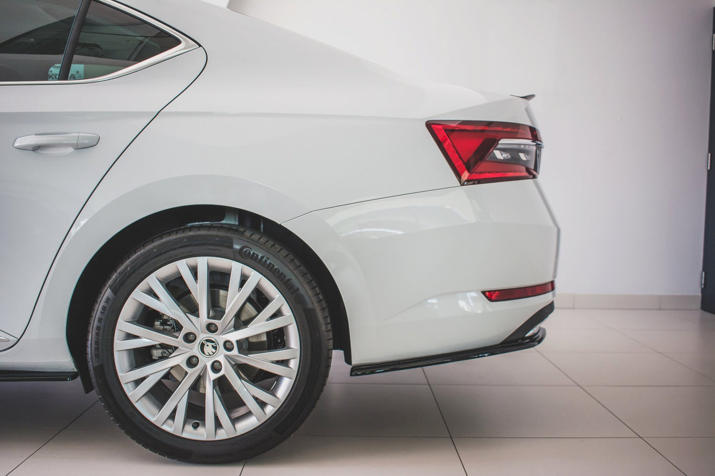 Bagerste sidesplitter Skoda Superb Liftback / Combi Mk3 Facelift