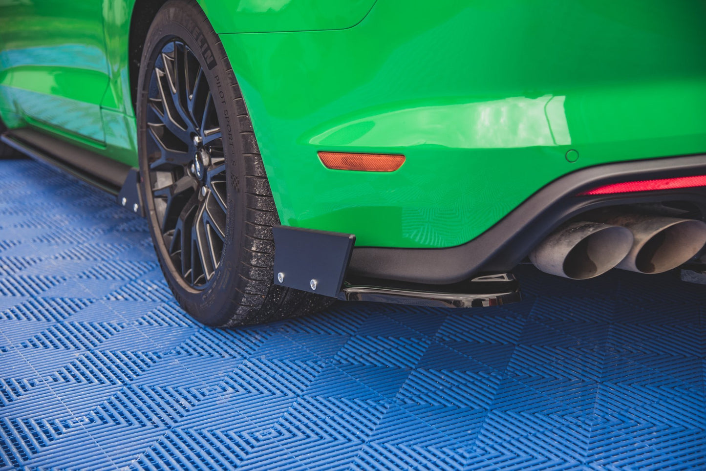 Bagerste sidesplitter V.1 + Flaps Ford Mustang GT Mk6 Facelift