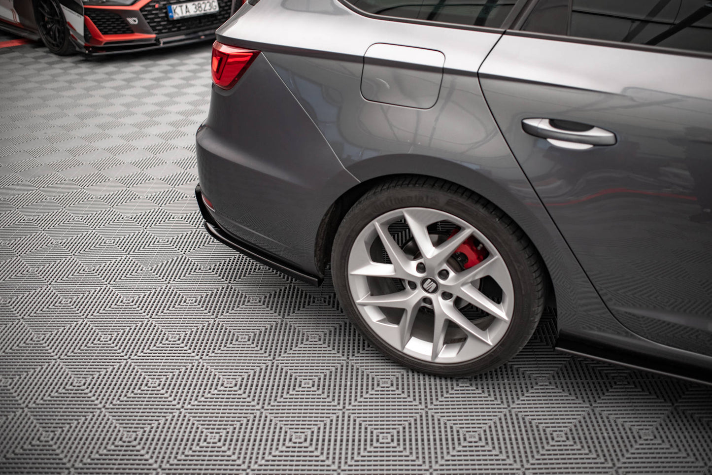 Bagerste sidesplitter V.2 Seat Leon FR Sportstourer Mk3