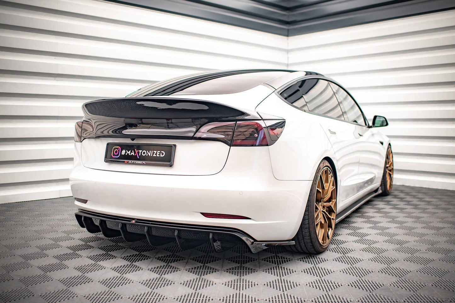 Bagerste sidesplitter V.2 Tesla Model 3