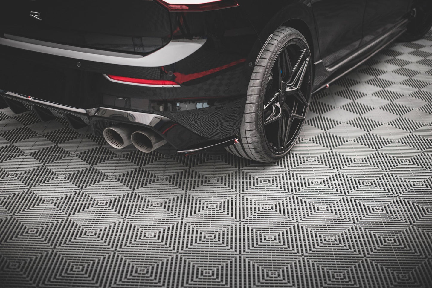 Bagerste sidesplitter V.3 til Volkswagen Golf R Mk8