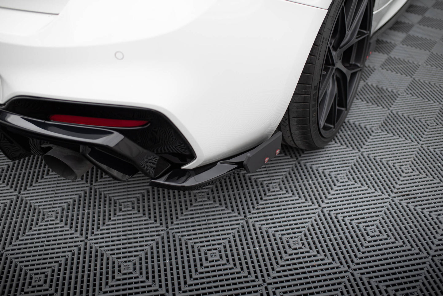 Bagerste sidesplitter V.5 + Flaps (Til Bagerste diffuser V.3) BMW 1 M-Pack / M140i F20 Facelift